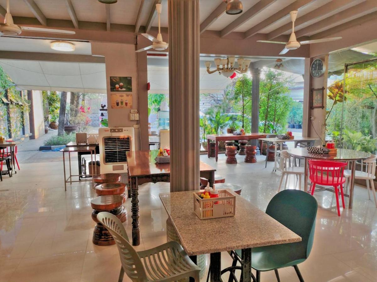 Qoo Hotel Бурирам Экстерьер фото