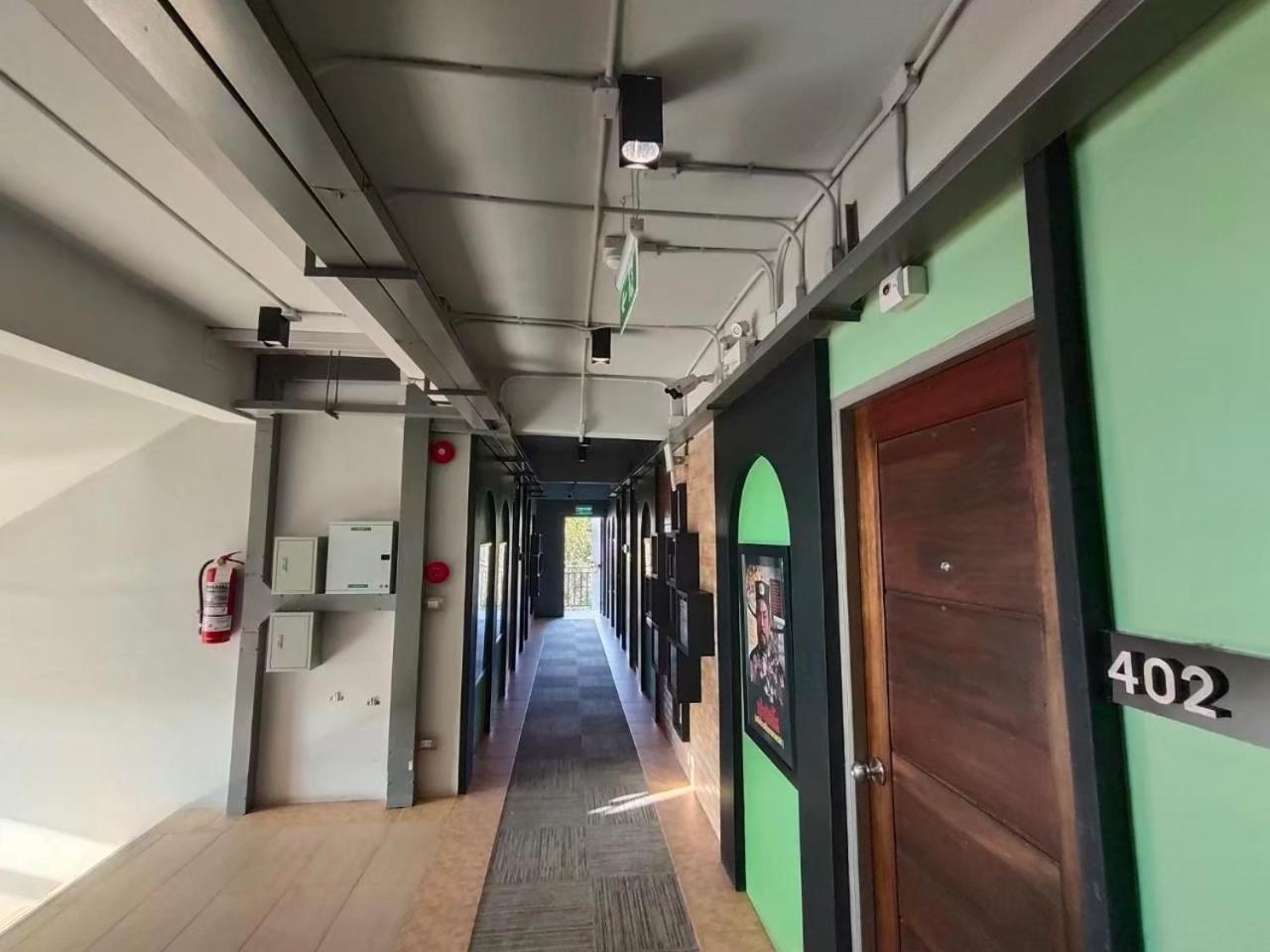 Qoo Hotel Бурирам Экстерьер фото