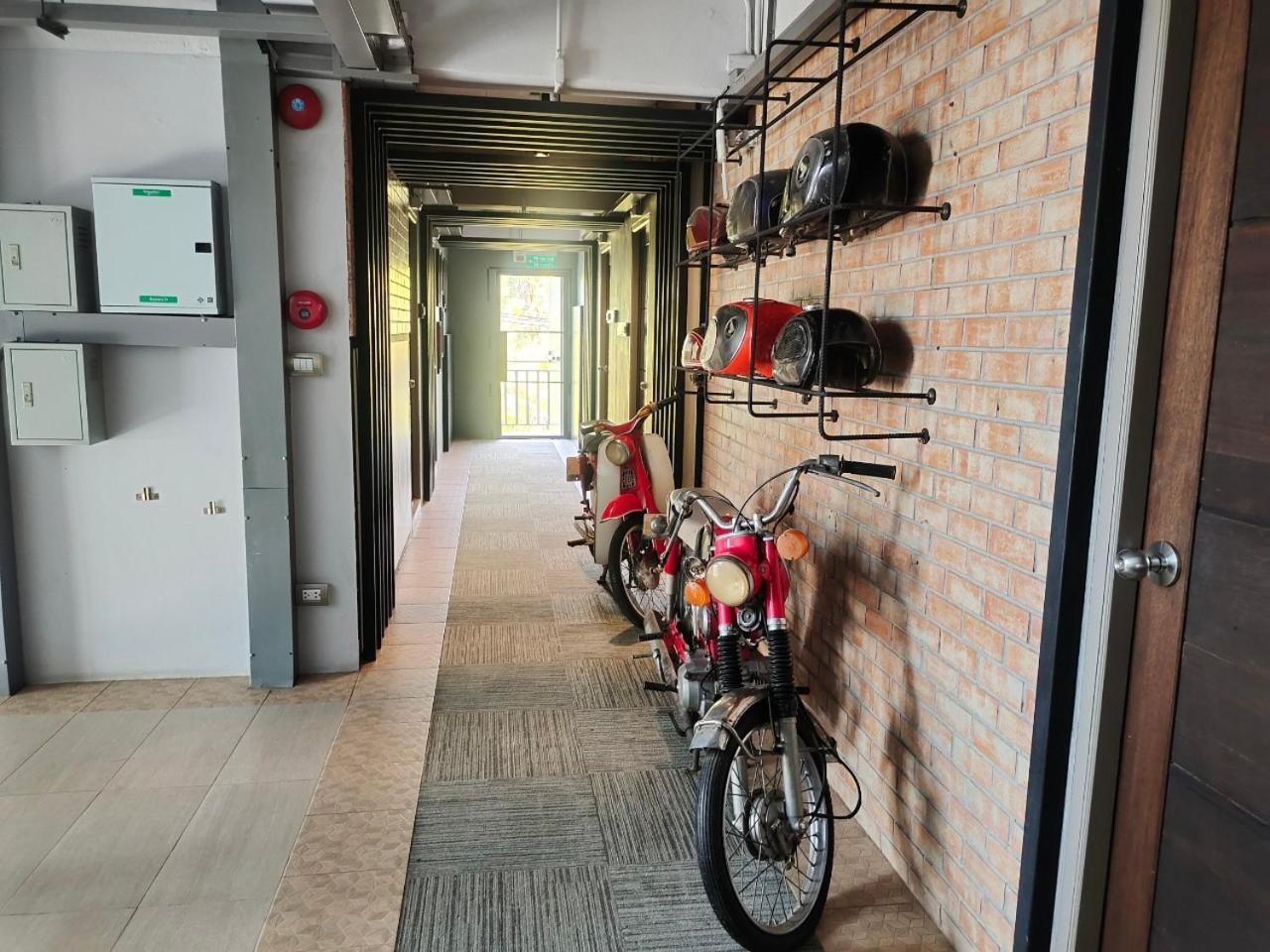 Qoo Hotel Бурирам Экстерьер фото