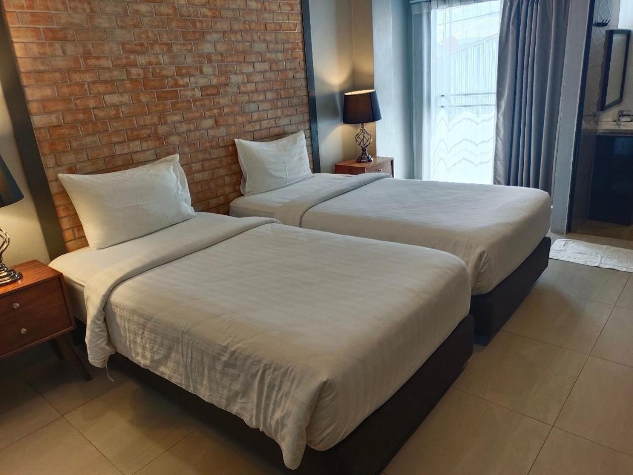 Qoo Hotel Бурирам Экстерьер фото