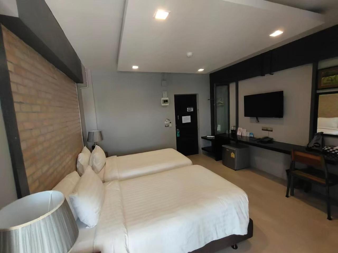 Qoo Hotel Бурирам Экстерьер фото