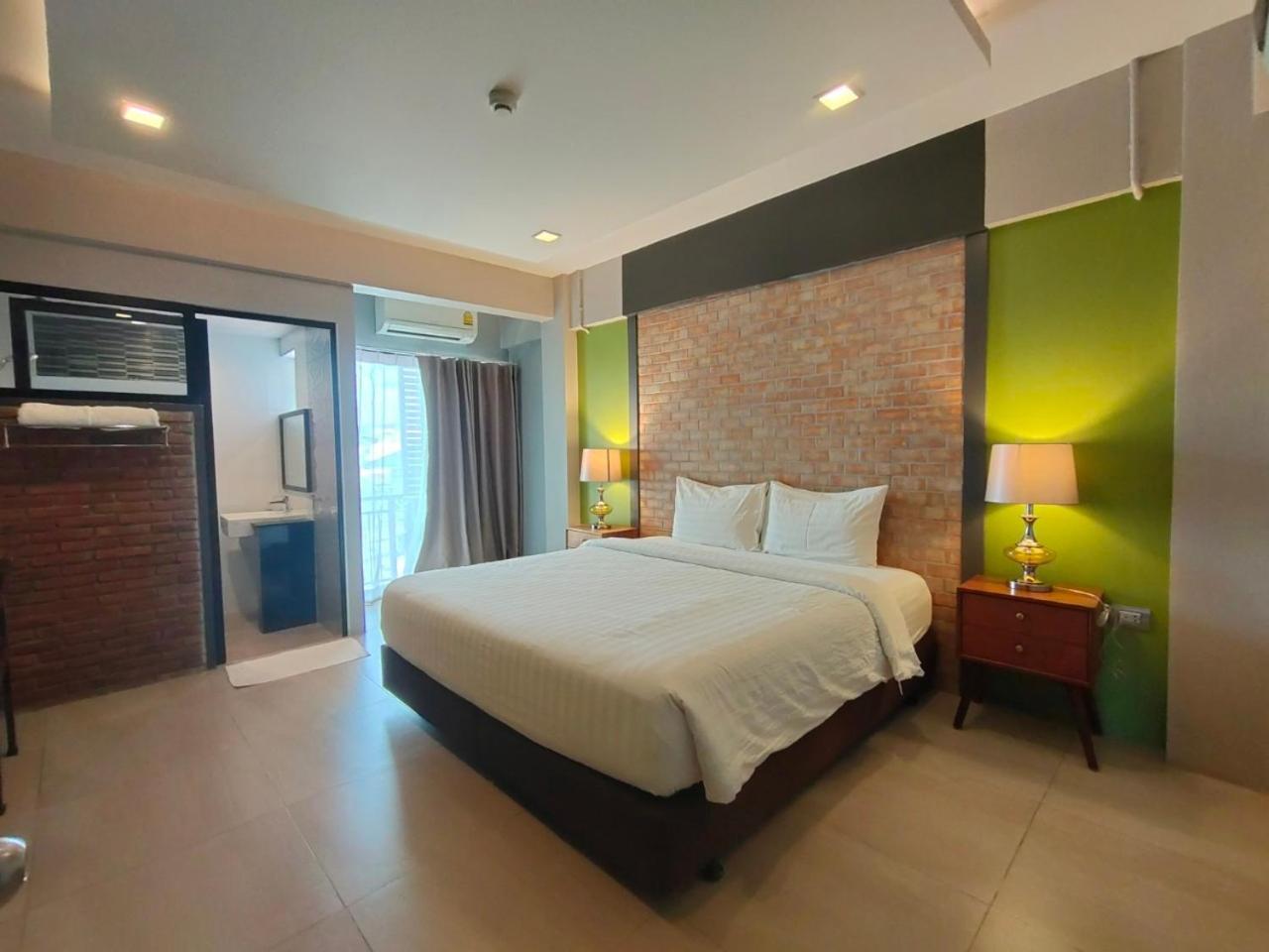 Qoo Hotel Бурирам Экстерьер фото