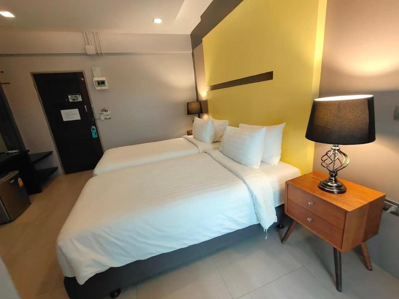 Qoo Hotel Бурирам Экстерьер фото