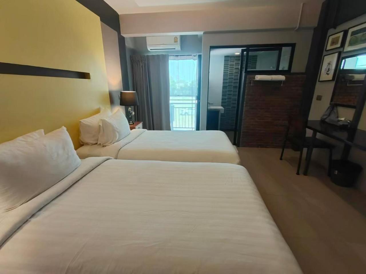Qoo Hotel Бурирам Экстерьер фото