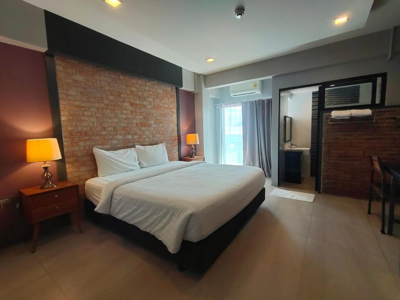 Qoo Hotel Бурирам Экстерьер фото
