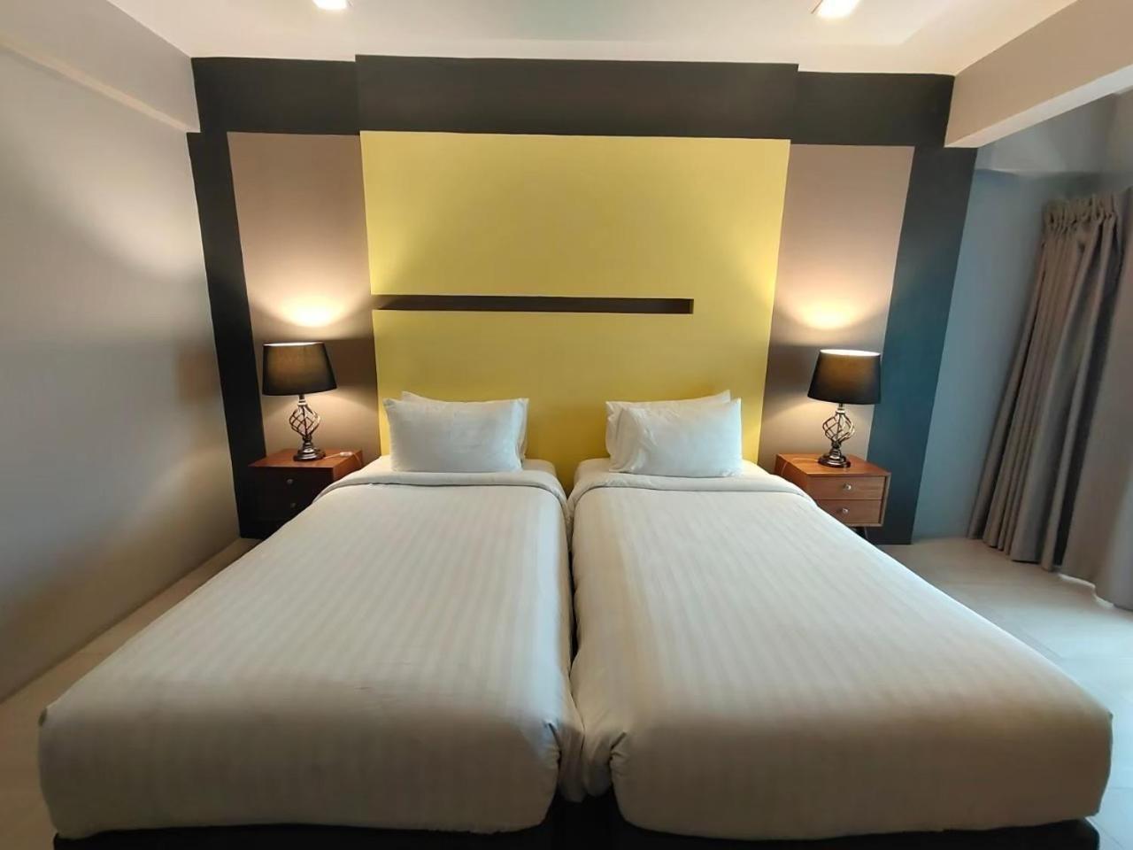 Qoo Hotel Бурирам Экстерьер фото