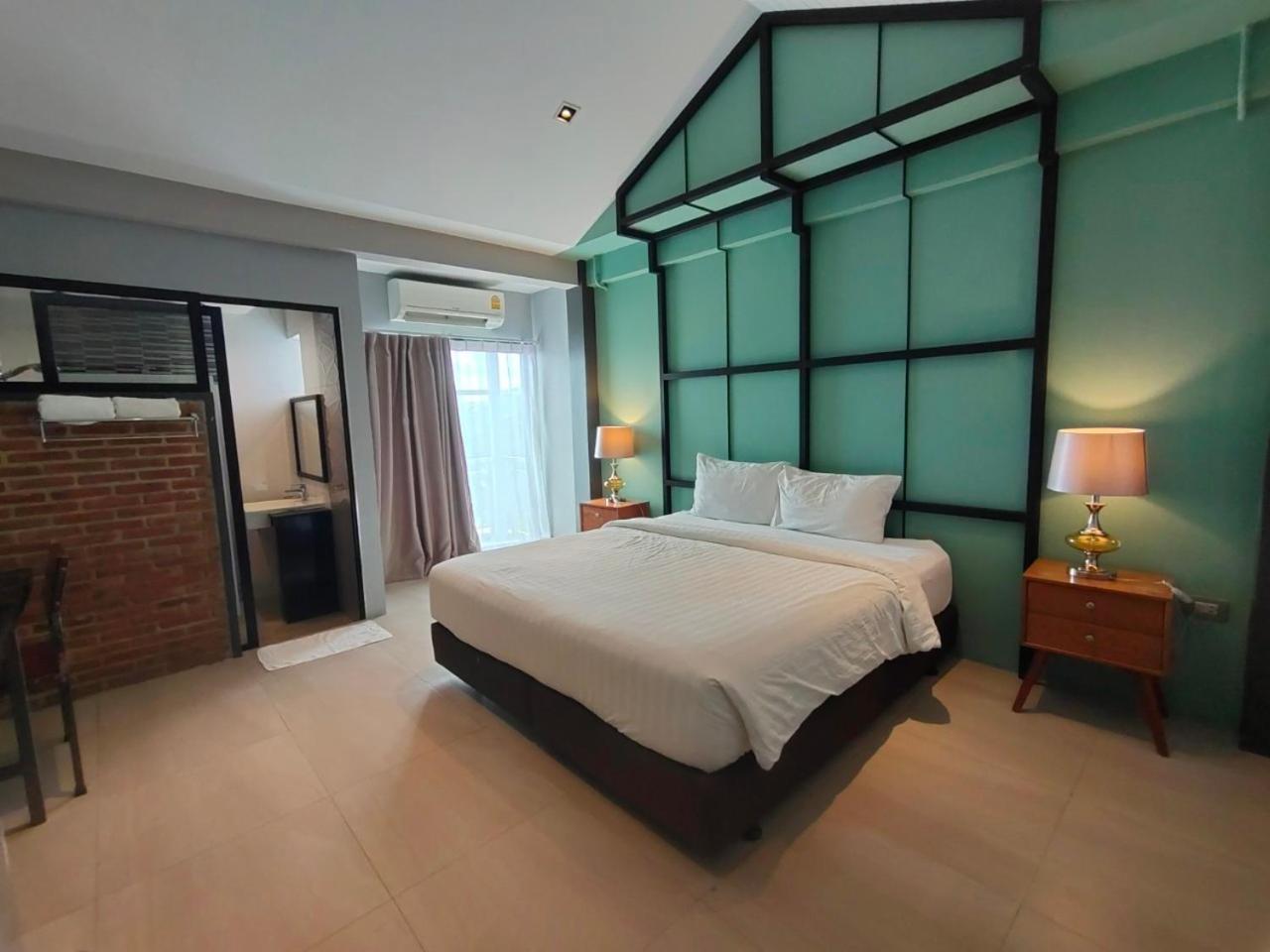 Qoo Hotel Бурирам Экстерьер фото